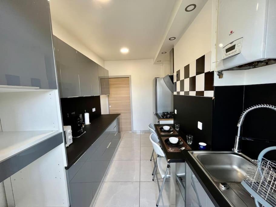 Apartment Paisible Face Au Stade Velodrome Marseilles